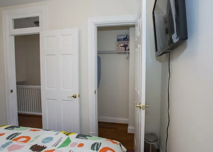3-Min Walk To Petworth Metro Station ;10 Mins To Convention Center: Private Cozy And Quiet Bedroom And Bathroom