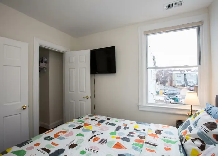3-Min Walk To Petworth Metro Station ;10 Mins To Convention Center: Private Cozy And Quiet Bedroom And Bathroom