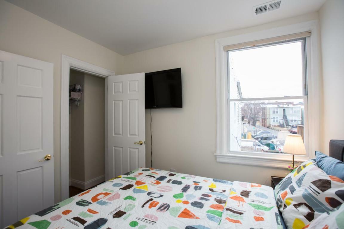 3-min Walk To Petworth Metro Station ;10 Mins To Convention Center: Private Cozy And Quiet Bedroom And Bathroom Washington